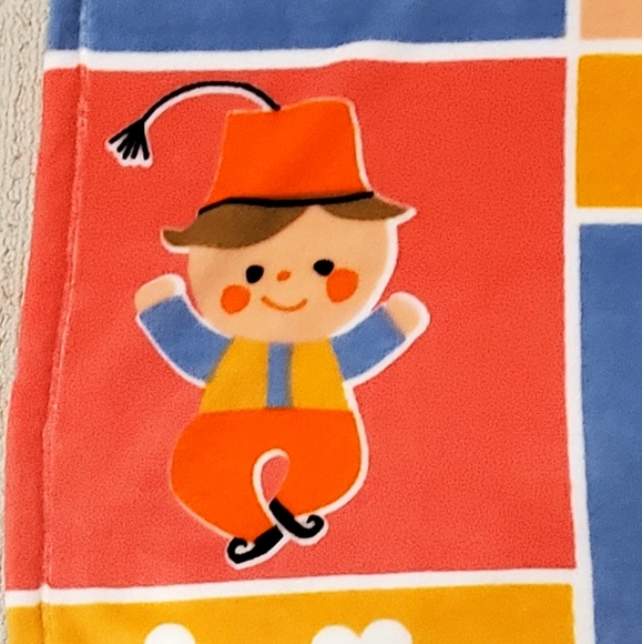 Disney Parks "It's A Small World"  Plush Throw Blanket, Colorblock 40"×60", New - Picture 13 of 15